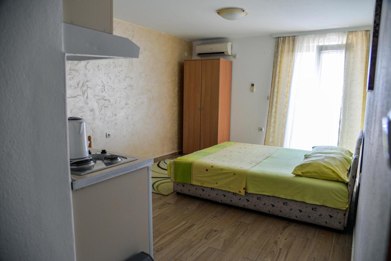Guest House Ivana Tivat Exterior foto