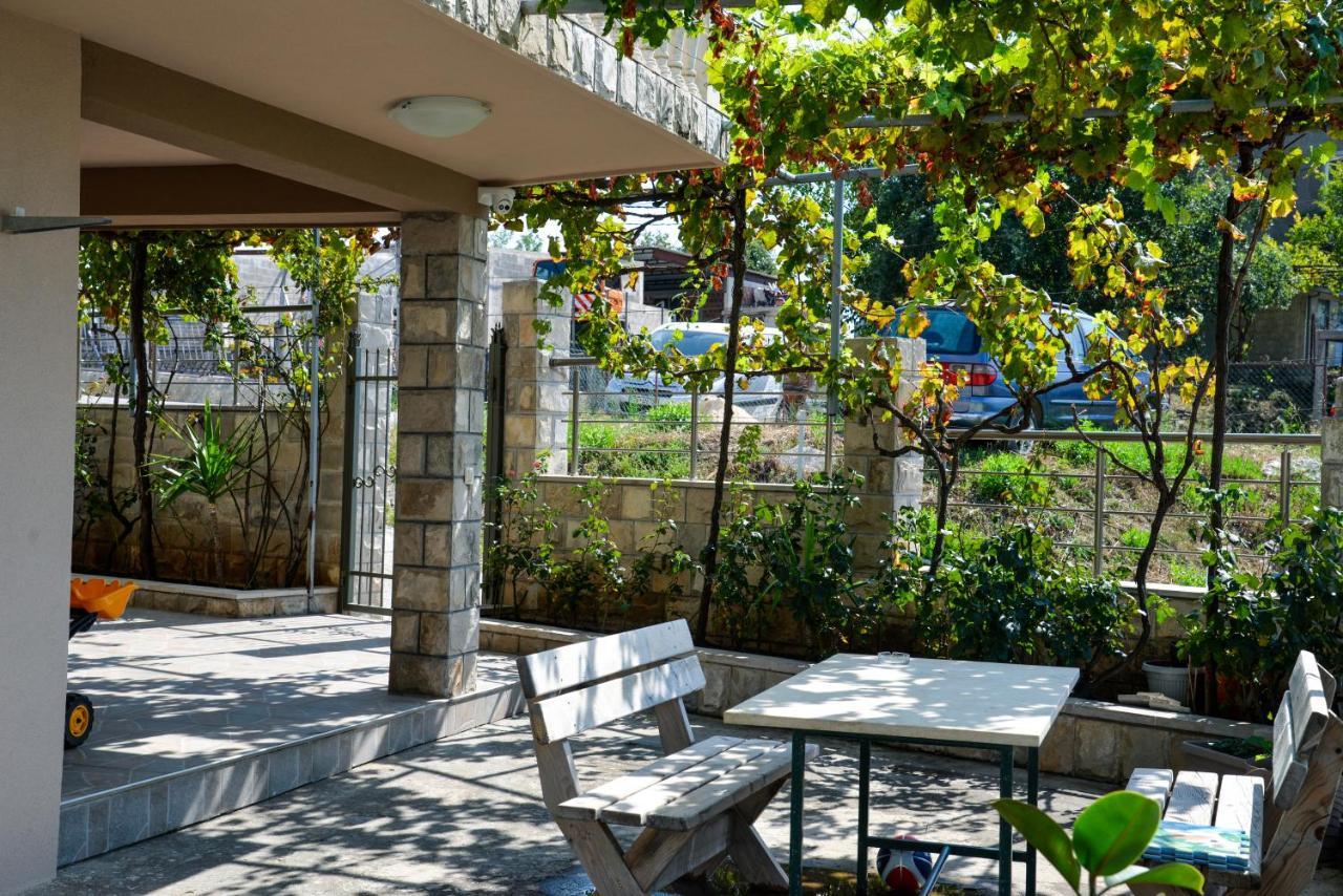 Guest House Ivana Tivat Exterior foto