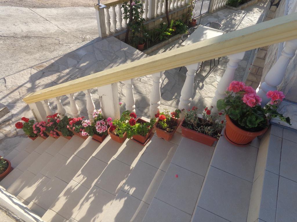Guest House Ivana Tivat Exterior foto