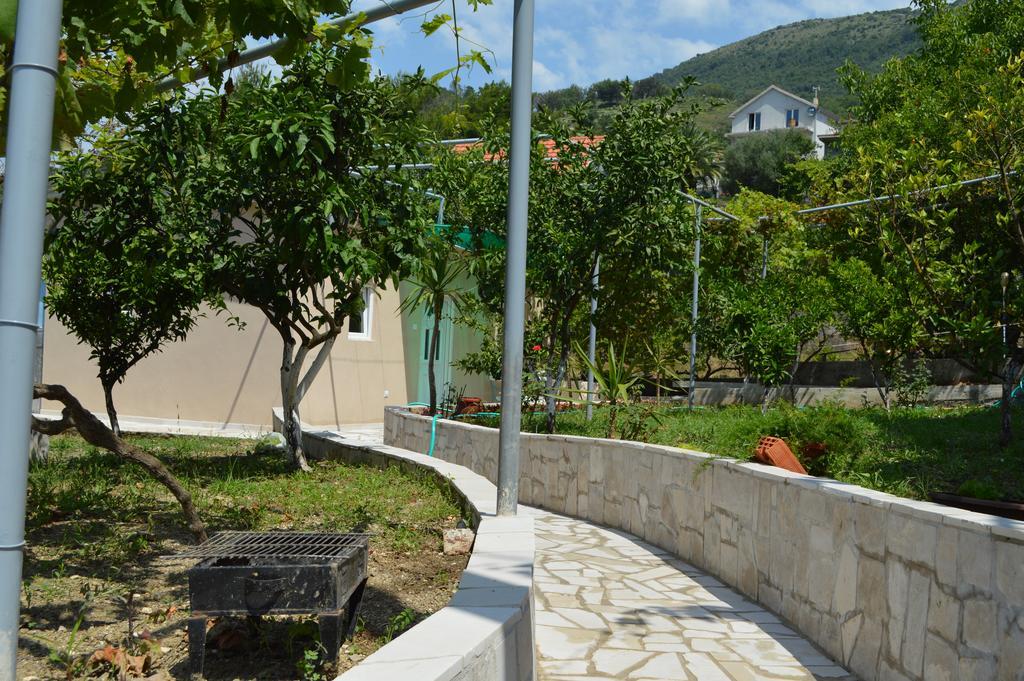 Guest House Ivana Tivat Exterior foto