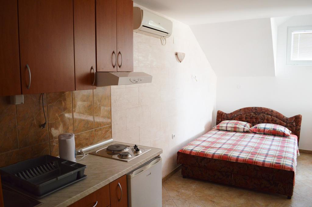 Guest House Ivana Tivat Exterior foto