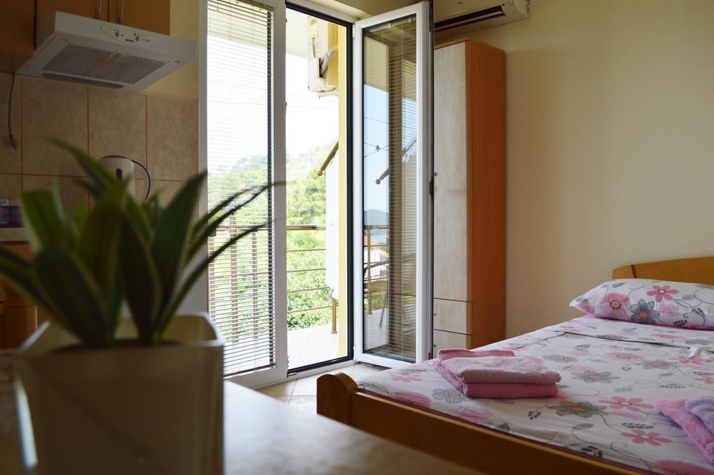 Guest House Ivana Tivat Exterior foto