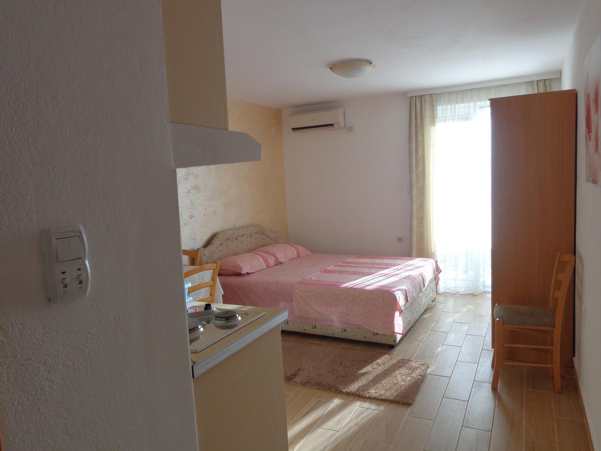 Guest House Ivana Tivat Exterior foto