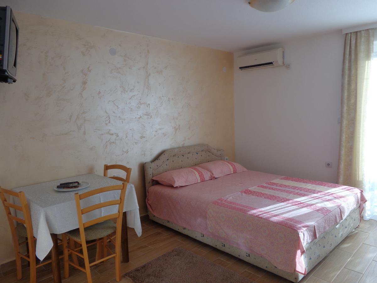 Guest House Ivana Tivat Exterior foto