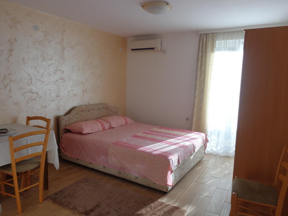 Guest House Ivana Tivat Exterior foto